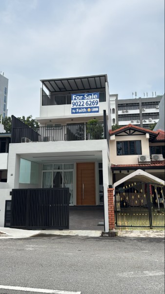 Facing Park, no front or back neighbours!